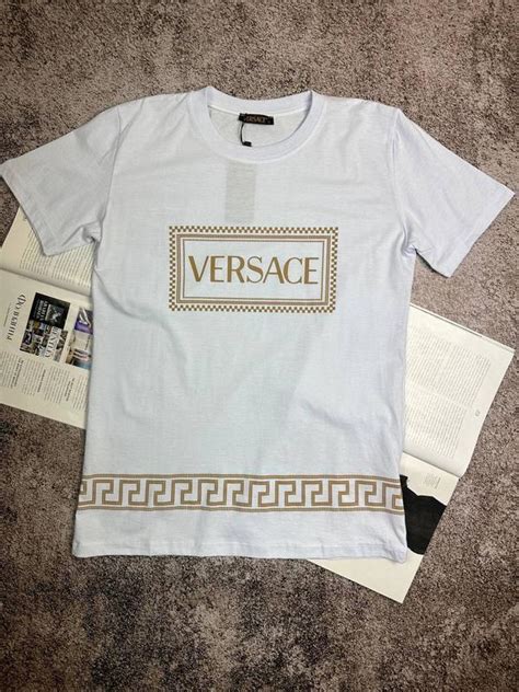 Купить Мужские футболки Versace в интернет каталоге с .